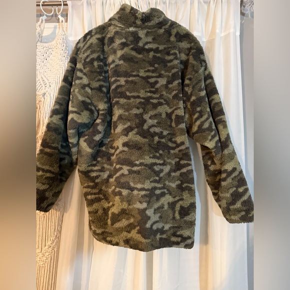 🤎💚Express unisex plush quarter zip -size medium- sooooo soft and cozy!!!!!💚🤎 - Picture 1 of 4